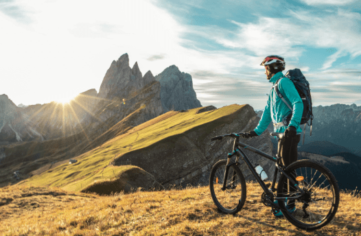 Mountainbiker op een berg