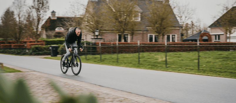 Henne op een fiets