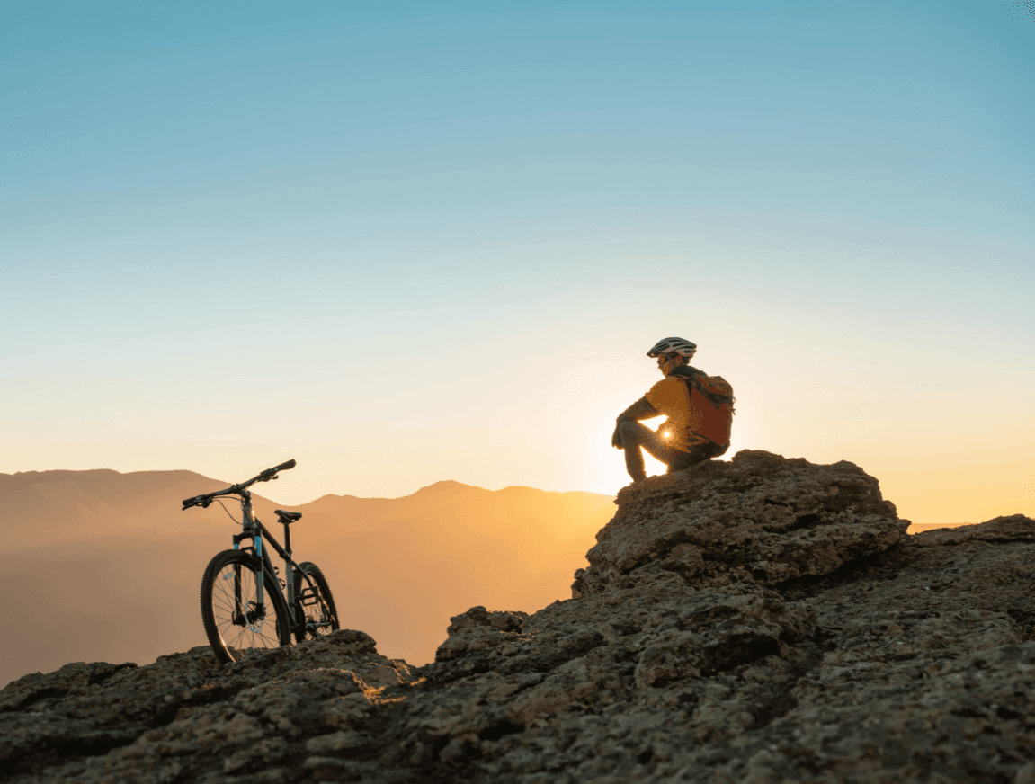 Mountainbiker op een berg